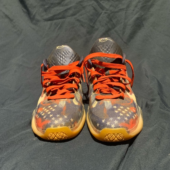 Kobe 10 - Picture 3 of 5